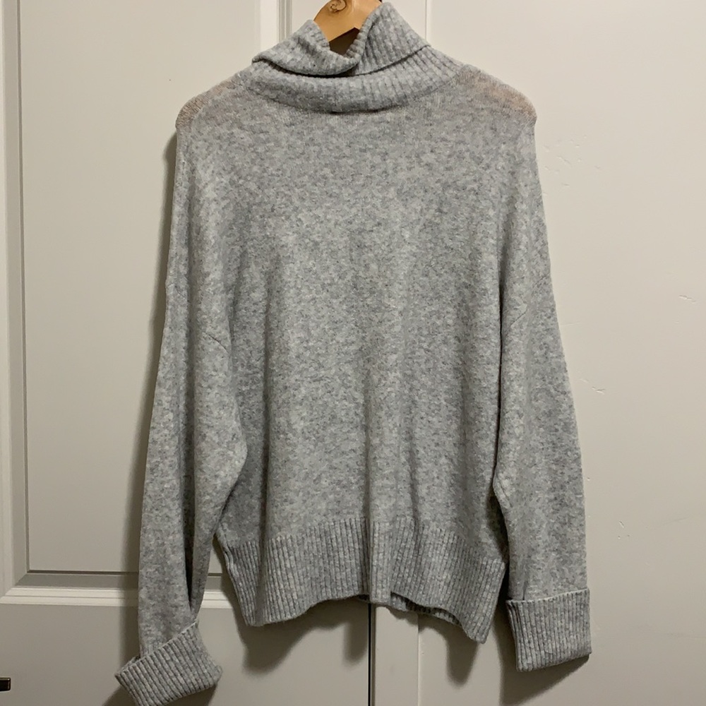 BNWT Express Cozy Knit Ribbed Turtleneck Sweater L Silver Heather Gray - Picture 6 of 12